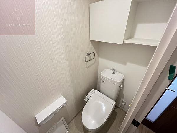 画像7:落ち着いた色調のトイレです