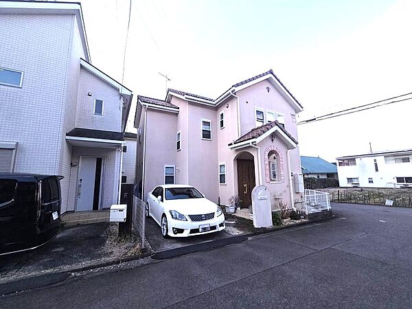 現地（2026年2月撮影）　　前面道路と現地物件です