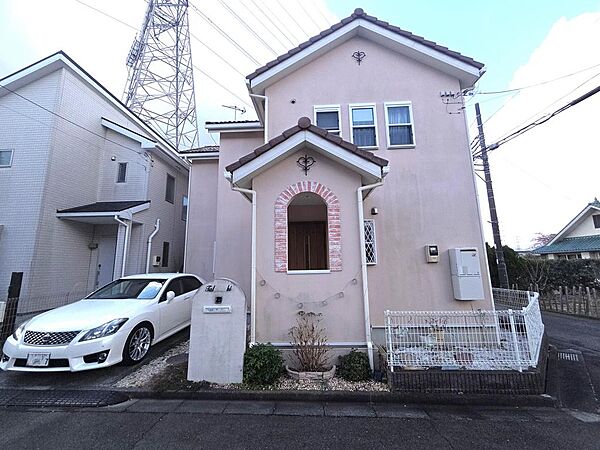 建物とカースペースです