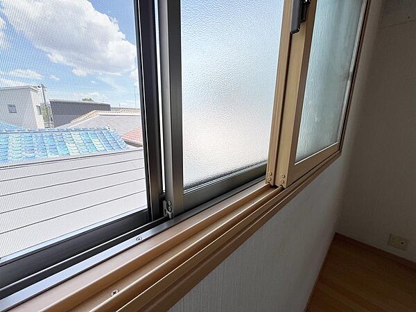 【洋室】３階の寝室は２重サッシを採用！安眠にこだわりのある方も安心です。