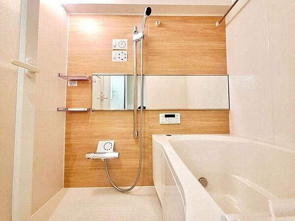 【Bathroom】お子様とのバスタイムにも十分な広さがあり、掃除も簡単にできます。