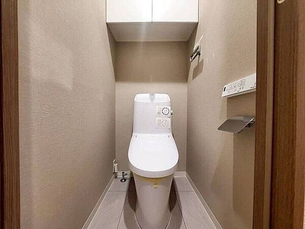 【Toilet】清潔感があり、落ち着いたデザインのトイレ。家族みんなが快適に使えます。