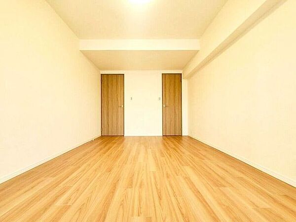 【Bedroom】ベッドとデスクを置いてもゆとりのある、使い勝手の良い広さの洋室です。