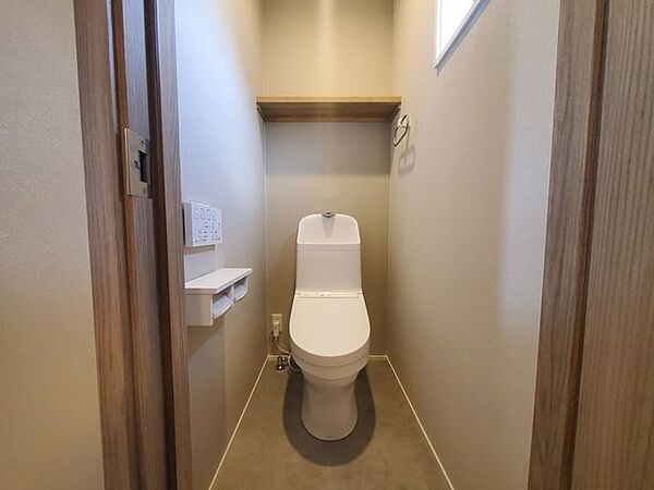 【施工事例】清潔感がありシンプルな作りで、冬は便座が暖かく心地よい空間・・・