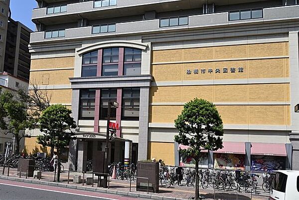 船橋市中央図書館 530m