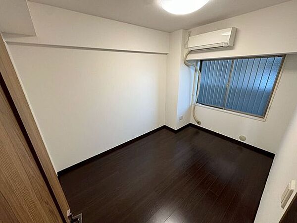 【Bedroom】ナチュラルな内装で、リラックスできる空間。寝室や書斎にも最適です。