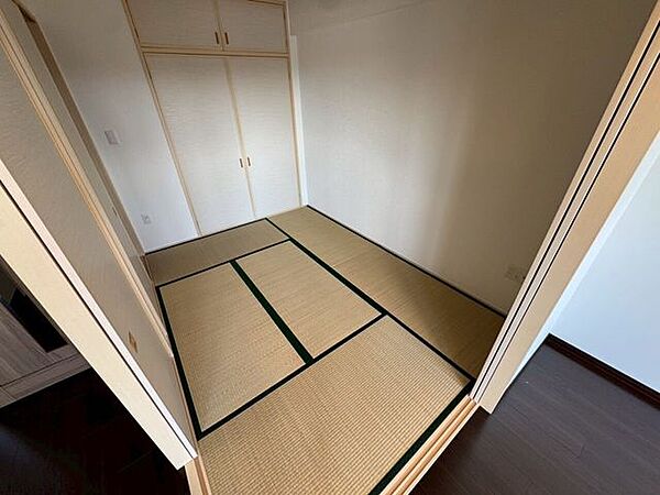 【Japanese Room】心落ち着く和室空間。客間やお子様の遊び場にも活用できます。