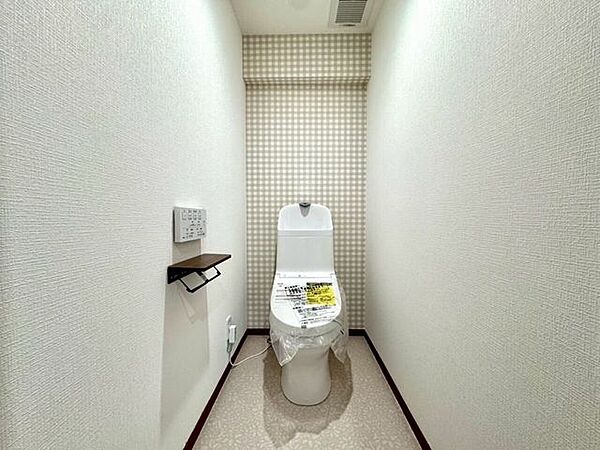 【Toilet】清潔感があり、落ち着いたデザインのトイレ。家族みんなが快適に使えます。