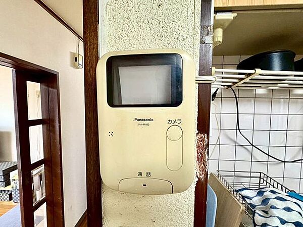 【Facilities】来訪者を確認できるモニター付きインターホンで、防犯面も安心です。