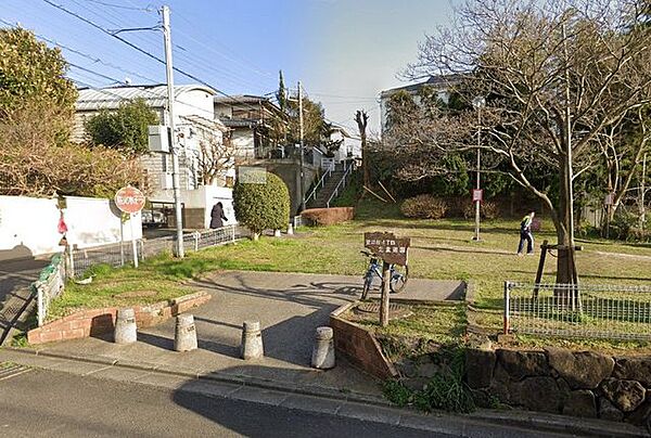 鷺沼台4丁目児童遊園 180m