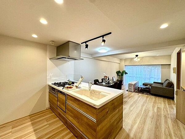 【kitchen】効率よく使える広々キッチン。収納力も高く、料理の時間がスムーズに。