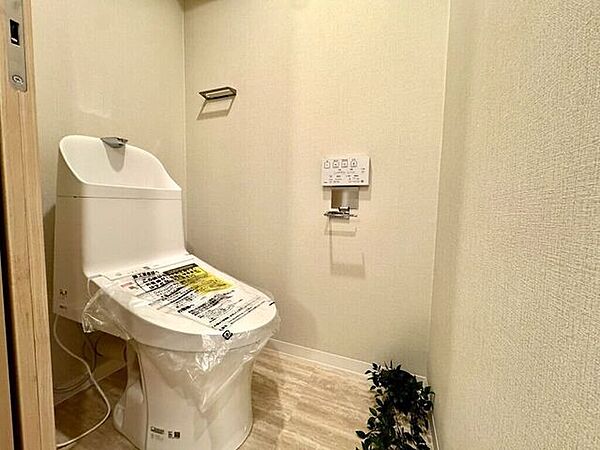 【Toilet】清潔感があり、落ち着いたデザインのトイレ。家族みんなが快適に使えます。
