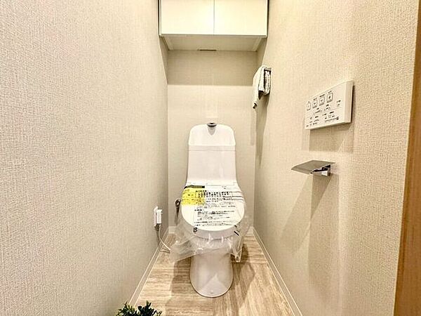 【Toilet】清潔感があり、落ち着いたデザインのトイレ。家族みんなが快適に使えます。