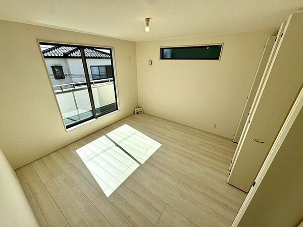 【Bedroom】ナチュラルな内装で、リラックスできる空間。寝室や書斎にも最適です。