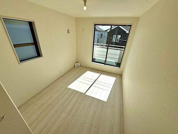 【Bedroom】主寝室や子ども部屋、在宅ワークにも使える洋室。暮らしに合わせて自由にレイアウトできます。