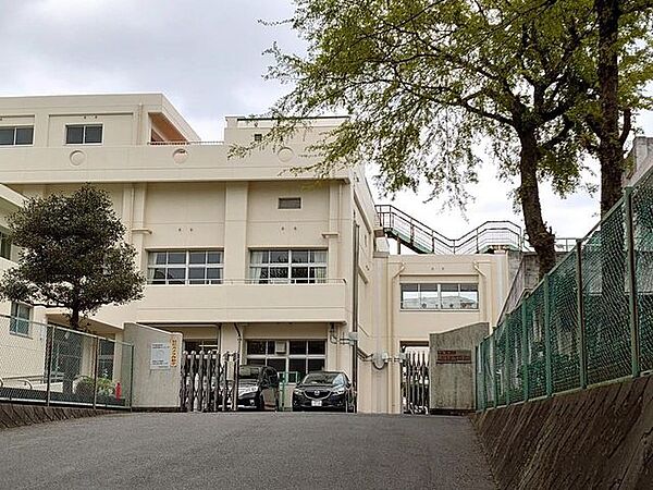 朝日ケ丘小学校 1310m