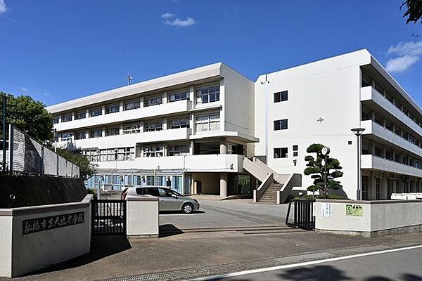大穴中学校 690m