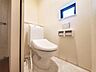 トイレ：【Toilet】清潔感があり、落ち着いたデザインのトイレ。家族みんなが快適に使えます。