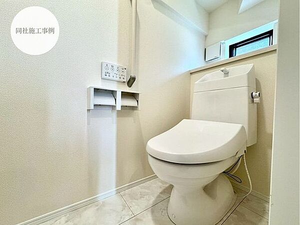 【Toilet】清潔感があり、落ち着いたデザインのトイレ。家族みんなが快適に使えます。