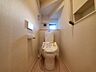トイレ：【Toilet】清潔感があり、落ち着いたデザインのトイレ。家族みんなが快適に使えます。