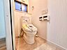 トイレ：【Toilet】清潔感があり、落ち着いたデザインのトイレ。家族みんなが快適に使えます。