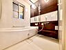 浴室：【Bathroom】リラックスできる空間で、一日の疲れを癒し、心身共にリフレッシュできます。