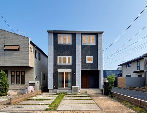 【Exterior】落ち着きのあるシンプルな外観で、長く愛せる住まいに仕上がっています。