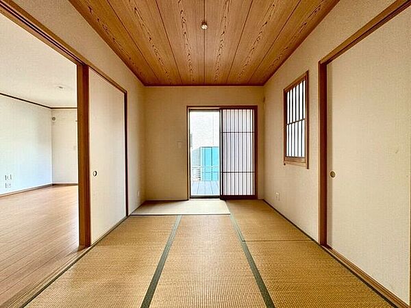 【Japanese Room】心落ち着く和室空間。客間やお子様の遊び場にも活用できます。