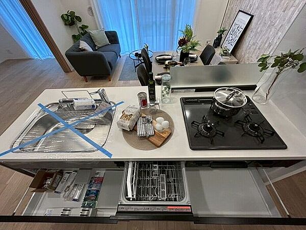 【kitchen】家事の時短に便利な食洗機付き。手洗い不要で毎日の負担を軽減します。