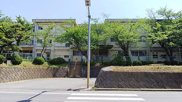 こてはし台中学校 810m