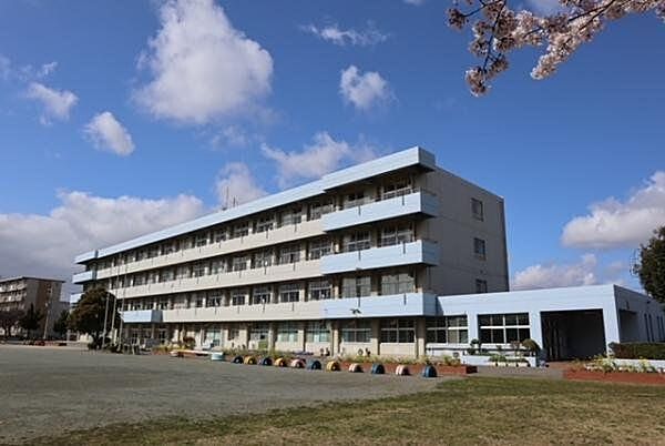 磯辺小学校 740m