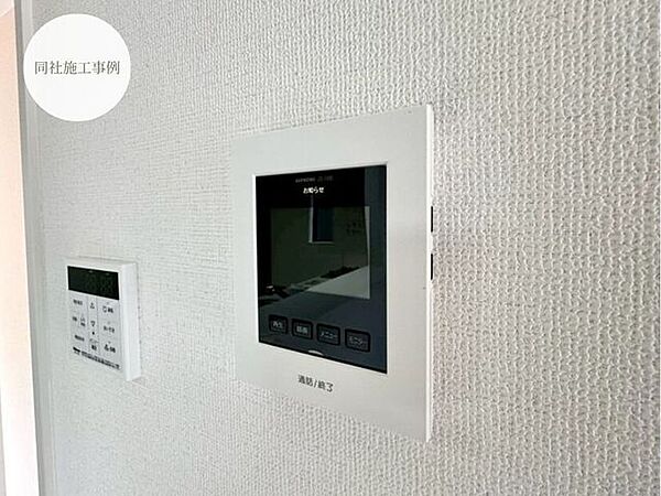 【Facilities】来訪者を確認できるモニター付きインターホンで、防犯面も安心です。