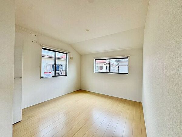 【Bedroom】主寝室や子ども部屋、在宅ワークにも使える洋室。暮らしに合わせて自由にレイアウトできます。