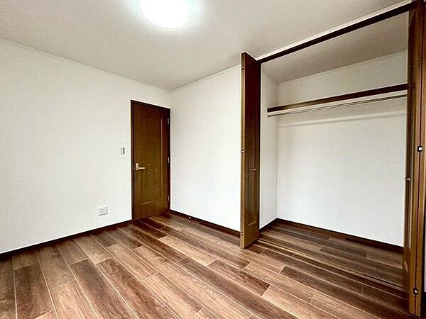 【Bedroom】主寝室や子ども部屋、在宅ワークにも使える洋室。暮らしに合わせて自由にレイアウトできます。