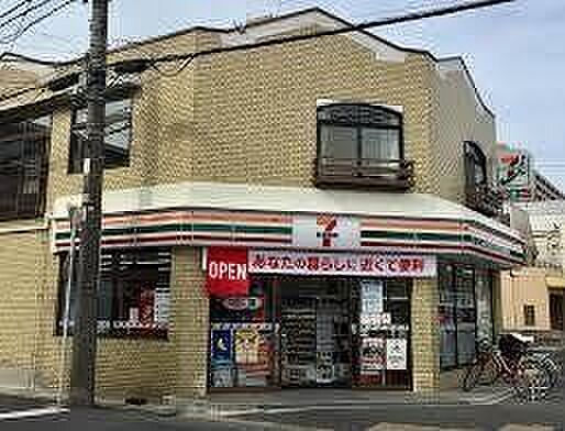 セブンイレブン幕張5丁目店 240m