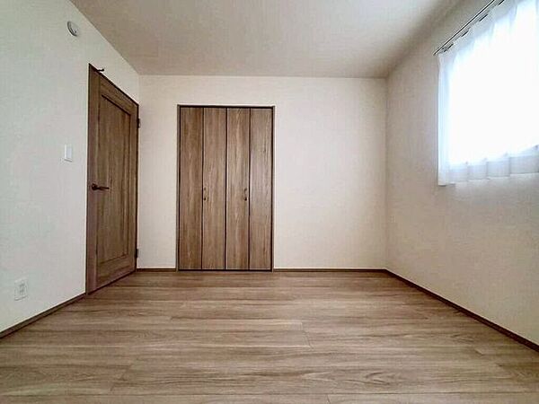 【Bedroom】主寝室や子ども部屋、在宅ワークにも使える洋室。暮らしに合わせて自由にレイアウトできます。