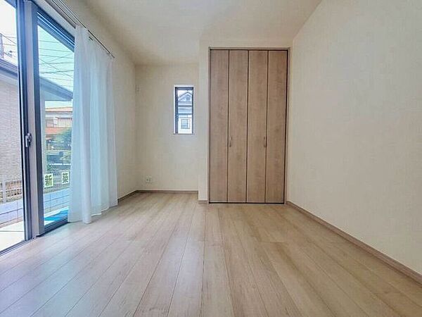 【Bedroom】ナチュラルな内装で、リラックスできる空間。寝室や書斎にも最適です。
