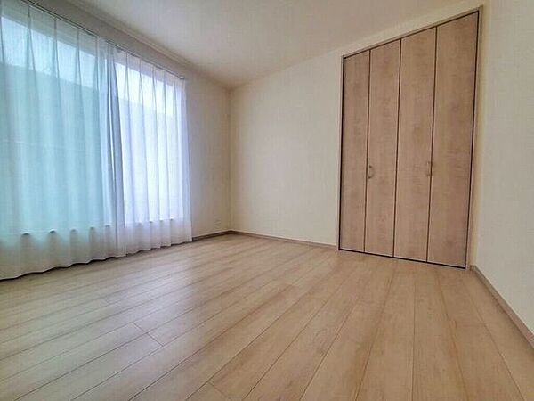 【Bedroom】主寝室や子ども部屋、在宅ワークにも使える洋室。暮らしに合わせて自由にレイアウトできます。
