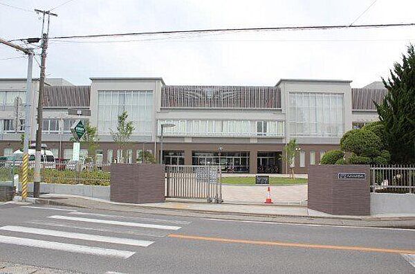八千代中学校 180m