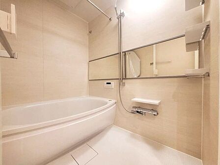 【Bathroom】リラックスできる空間で、一日の疲れを癒し、心身共にリフレッシュできます。