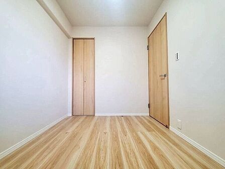 【Bedroom】主寝室や子ども部屋、在宅ワークにも使える洋室。暮らしに合わせて自由にレイアウトできます。