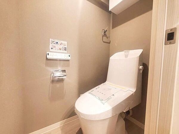 【Toilet】清潔感があり、落ち着いたデザインのトイレ。家族みんなが快適に使えます。