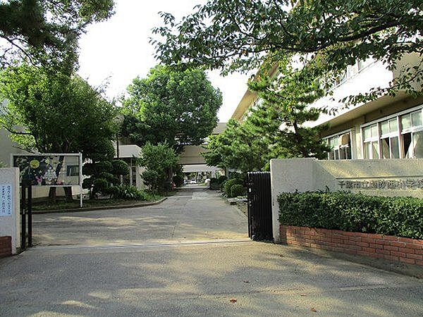 真砂西小学校 960m