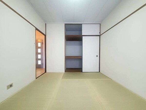 【Japanese Room】ナチュラルな内装で、リラックスできる空間。寝室や書斎にも最適です。