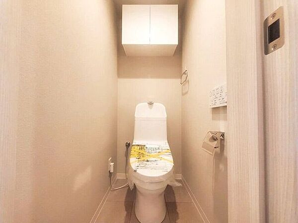 【Toilet】清潔感があり、落ち着いたデザインのトイレ。家族みんなが快適に使えます。