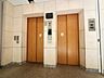 その他：【Facilities】エレベーター付きで荷物の多い日もラクラク。上階でも快適に暮らせます。