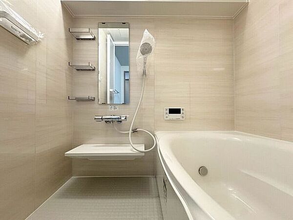 【Bathroom】お子様とのバスタイムにも十分な広さがあり、掃除も簡単にできます。