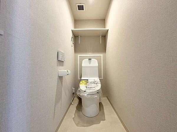 【Toilet】清潔感があり、落ち着いたデザインのトイレ。家族みんなが快適に使えます。