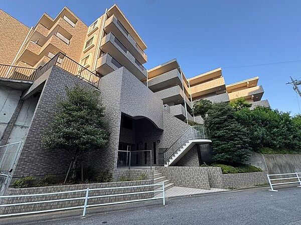 【Exterior】落ち着きのあるシンプルな外観で、長く愛せる住まいに仕上がっています。