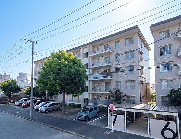 【Exterior】落ち着きのあるシンプルな外観で、長く愛せる住まいに仕上がっています。